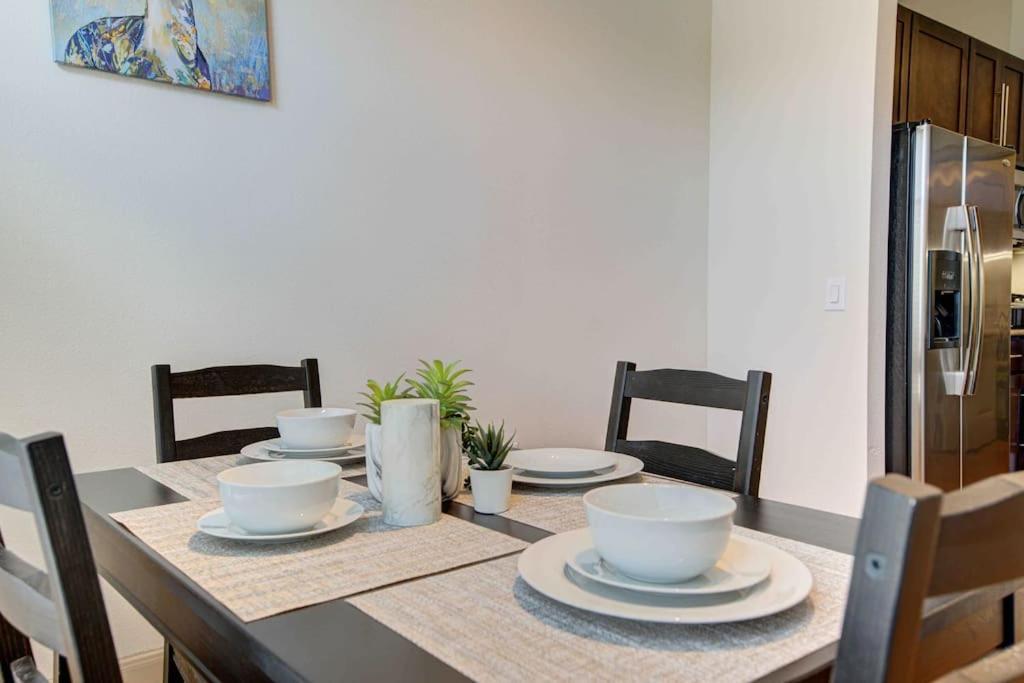 Cozy Apt Nrg Pool,Wi-Fi, Free Parking, Petsok! Houston Eksteriør billede